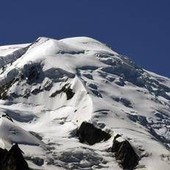 Frana sul massiccio del Monte Bianco, morto alpinista italiano