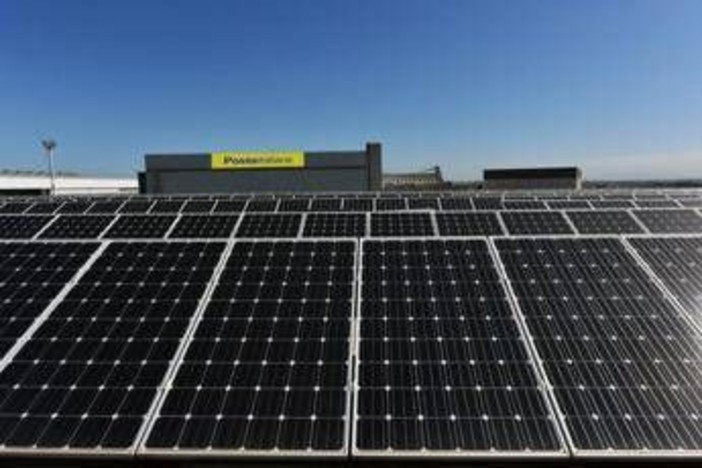 Poste, avanti sviluppo fotovoltaico: target 1300 impianti entro fine anno