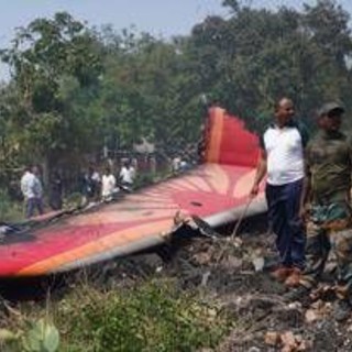 Air India, scatola nera conferma: capitano ha spento motori, copilota nel panico