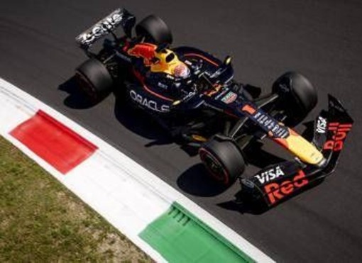 Gp Monza, pole da record di Verstappen. Quarto Leclerc, poi Hamilton