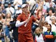 Sinner vince agli Us Open e autografa... un bambino