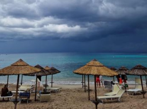 Stop al caldo record, arrivano temporali violenti e grandine: ecco dove colpiranno Stop al caldo record, arrivano temporali violenti e grandine: ecco dove colpiranno