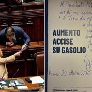 'Governo Meloni: 3 anni di tasse', Conte regala libro alla premier con una dedica speciale