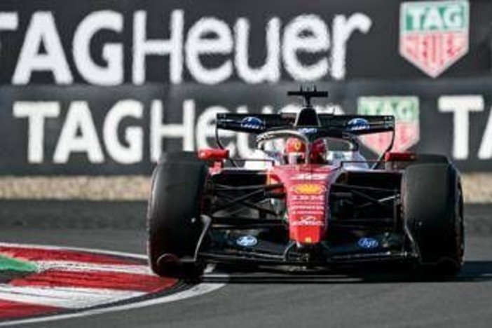 Ferrari, tensione Leclerc-Hamilton in Cina. Il sorpasso che fa infurirare Charles