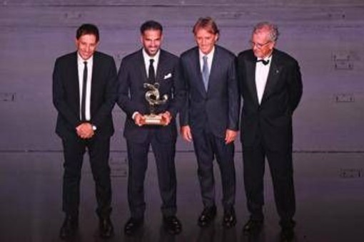 Fabregas, Dimarco, Malen e... Tutti i premiati del Gran Gala del calcio Aic 2026