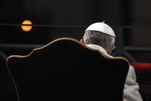 Papa Francesco e la causa della morte, ecco perché la polmonite c'entra con l'ictus