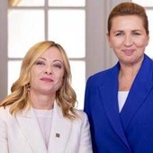 Meloni e la premier danese Frederiksen: "Unite per difendere Europa, no a immigrazione incontrollata"
