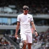 Roland Garros, piove e Zverev vuole chiusura del tetto: "Cosa aspettate?" Roland Garros, piove e Zverev vuole chiusura del tetto: "Cosa aspettate?"