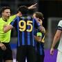 Inter-Shakhtar, nerazzurri in dieci al 68’: Bastoni espulso dopo due gialli in due minuti Inter-Shakhtar, nerazzurri in dieci al 68’: Bastoni espulso dopo due gialli in due minuti