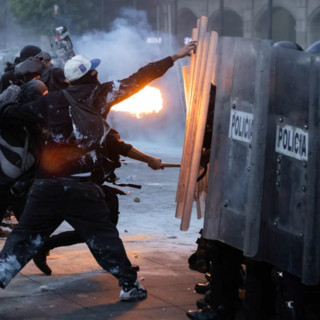 Scontri in Messico durante protesta “Generazione Z”, feriti e arresti