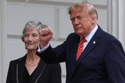 Irlanda, Trump: "Unificazione sarebbe fantastica, prima o poi accadrà" Irlanda, Trump: "Unificazione sarebbe fantastica, prima o poi accadrà"