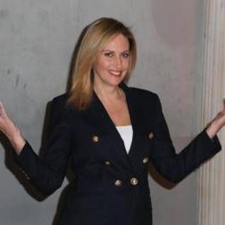 Chiara Giallonardo incinta a 46 anni, gli insulti social dopo l'annuncio
