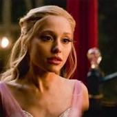 Arianna Grande rompe il silenzio: "La pausa? Non è stata una scelta impulsiva" Arianna Grande rompe il silenzio: "La pausa? Non è stata una scelta impulsiva"