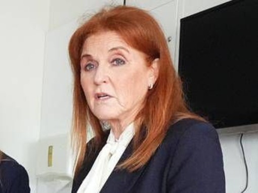 Caso Epstein, chiudono sei aziende collegate a Sarah Ferguson: l'ex moglie di Andrea travolta dello scandalo