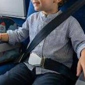 Bambino non vuole di allacciarsi la cintura prima del decollo, volo cancellato Bambino non vuole di allacciarsi la cintura prima del decollo, volo cancellato
