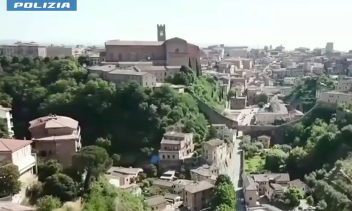 Scritte contro Meloni e i poliziotti a Siena, Digos denuncia 24enne albanese Scritte contro Meloni e i poliziotti a Siena, Digos denuncia 24enne albanese