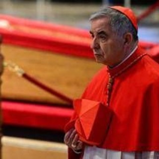 Conclave, il passo indietro di Becciu: &quot;Obbedisco al Papa, non entrerò&quot;