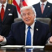 Usa-Cina, mossa di Trump contro Pechino: creare una riserva di minerali critici, oggi la riunione