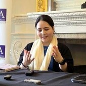 Afghanistan, Zahra Joya: "Per noi donne è una prigione a cielo aperto, serve guerra civile tutta al femminile" Afghanistan, Zahra Joya: "Per noi donne è una prigione a cielo aperto, serve guerra civile tutta al femminile"