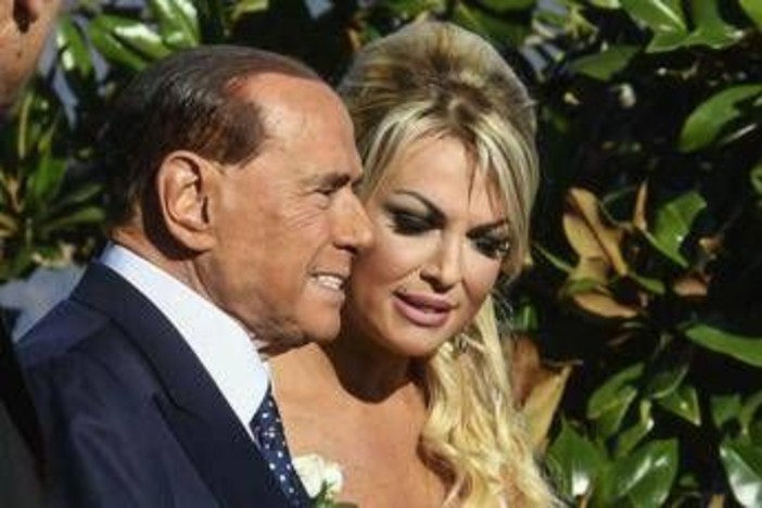 Pascale: &quot;Dire 'sto con Berlusconi' più difficile del coming out con mio padre&quot;
