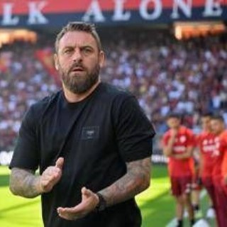 De Rossi all'Olimpico per Roma-Genoa, il legame con i tifosi e un torto difficile da sanare De Rossi all'Olimpico per Roma-Genoa, il legame con i tifosi e un torto difficile da sanare