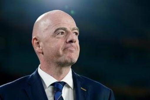 Mondiale ai privati, la Fifa chiede scusa per gli "errori commessi" ma rilancia il "pieno sostegno" a Infantino Mondiale ai privati, la Fifa chiede scusa per gli "errori commessi" ma rilancia il "pieno sostegno" a Infantino
