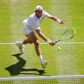 Sinner-Struff, al tedesco 'cade' la pallina e il punto è da ripetere: cos'è successo a Wimbledon Sinner-Struff, al tedesco 'cade' la pallina e il punto è da ripetere: cos'è successo a Wimbledon