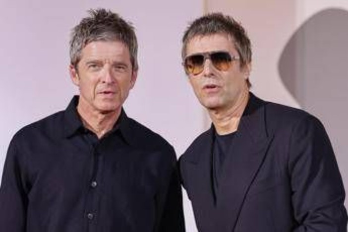 Oasis in tour, la guerra dei biglietti e i messaggi di Liam Gallagher: "Buona fortuna. Siate gentili e non cattivi"