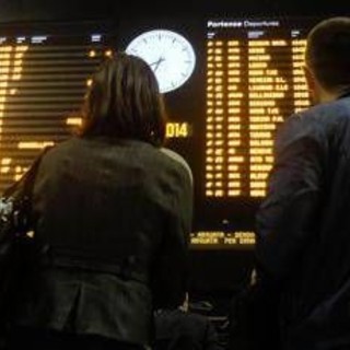 Guasto sulla linea Alta Velocità Roma–Napoli, treni nel caos: cancellazioni e ritardi record