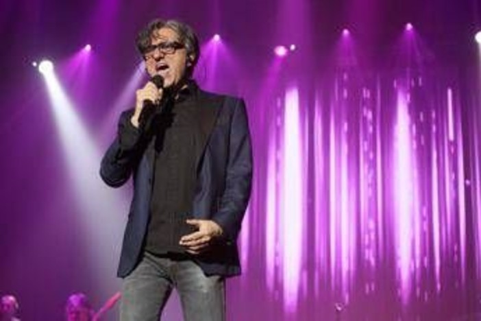 Sanremo 2026, Stadio chi sono: la cover con Tommaso Paradio