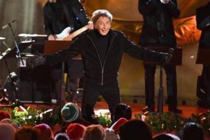 Barry Manilow annuncia lo stop: "Ho un tumore al polmone sinistro" Barry Manilow annuncia lo stop: "Ho un tumore al polmone sinistro"