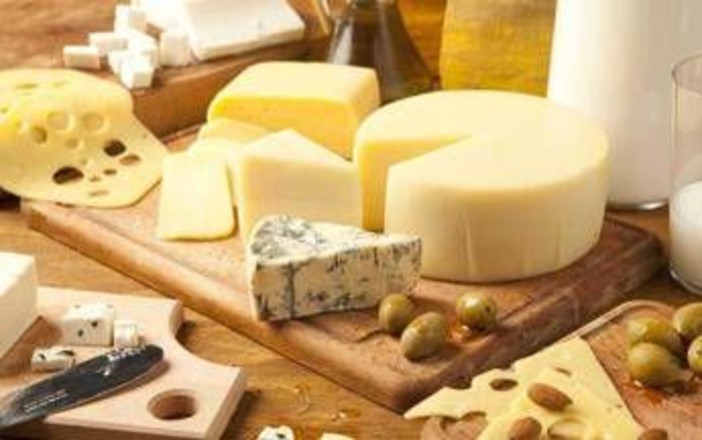 Il formaggio fa diminuire il rischio di demenza? Lo studio svedese durato 25 anni Il formaggio fa diminuire il rischio di demenza? Lo studio svedese durato 25 anni