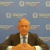 Farmaceutica, Urso: "Modello di politica industriale per vincere sfida innovazione" Farmaceutica, Urso: "Modello di politica industriale per vincere sfida innovazione"