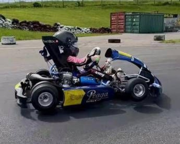 Bambina di cinque anni bandita dalle gare di kart di tutto il mondo, la maxi squalifica Bambina di cinque anni bandita dalle gare di kart di tutto il mondo, la maxi squalifica