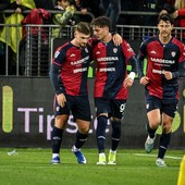 Il Cagliari vince ancora, Verona travolto 4-0