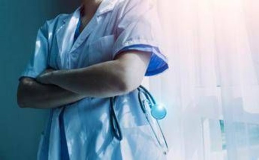 Medici in fuga da Ssn, per la prima volta dimissioni volontarie superano pensionamenti Medici in fuga da Ssn, per la prima volta dimissioni volontarie superano pensionamenti