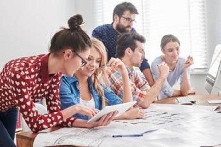 Due giovani italiani su tre ottimisti sul futuro Due giovani italiani su tre ottimisti sul futuro
