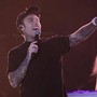 Milano, cameriere fa una foto a Fedez in discoteca e viene aggredito dai buttafuori: indagini in corso