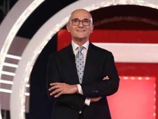 Alfonso Signorini si autosospende da Mediaset