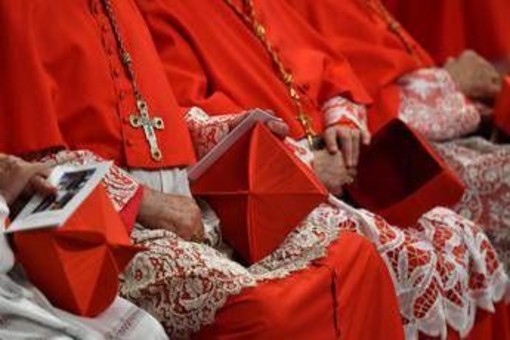 Conclave, -3 all'Extra omnes ma i cardinali chiedono tempo: domani doppia Congregazione