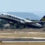 Ustionata con un caffé caldo in aereo, Ryanair la risarcisce