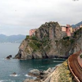Tragedia alle Cinque Terre, muore cadendo da via dell'Amore dopo litigio con fidanzata