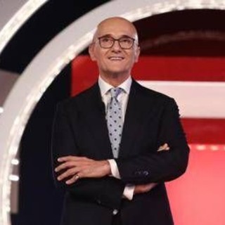 Alfonso Signorini si autosospende da Mediaset: "Campagna diffamatoria e calunniosa" Alfonso Signorini si autosospende da Mediaset: "Campagna diffamatoria e calunniosa"