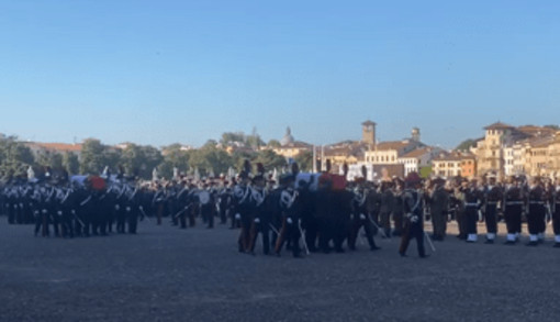 Padova, funerali di Stato dei tre carabinieri morti a Castel D'Azzano. L'omelia: &quot;Evento incomprensibile&quot;