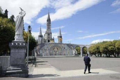A Lourdes &quot;guarigione inspiegabile&quot;, 67enne italiana con sclerosi torna a camminare