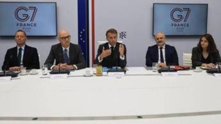 Caro carburanti, G7 si mobilita: "Misure decisive". Trump: "Ok Europa a immettere quantità ingente scorte gasolio"