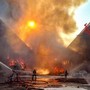 Incendio all'isola ecologica di Novate Milanese, un ferito