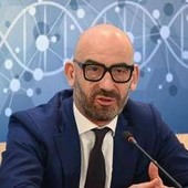 Vaccini, Bassetti chiede di rinviare l'apertura delle scuole: "Coperture in Sicilia basse" Vaccini, Bassetti chiede di rinviare l'apertura delle scuole: "Coperture in Sicilia basse"