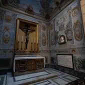 Angelo di San Lorenzo in Lucina, nuove polemiche: ora somiglia a Marina Berlusconi?