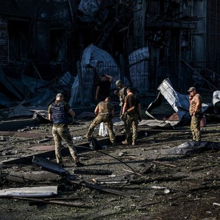 Notte di attacchi incrociati tra Mosca e Ucraina, morti e feriti A Zaporizhzhia